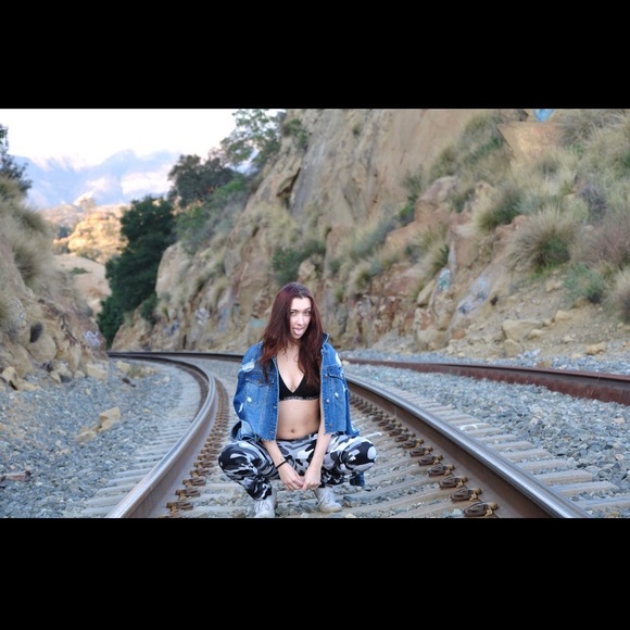 Meet your Posher, Ashley - Picture 3 of 3